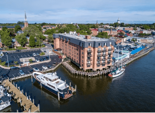 A large building with many boats in the water.